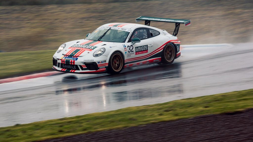Gamble dominates reverse grid Knockhill race